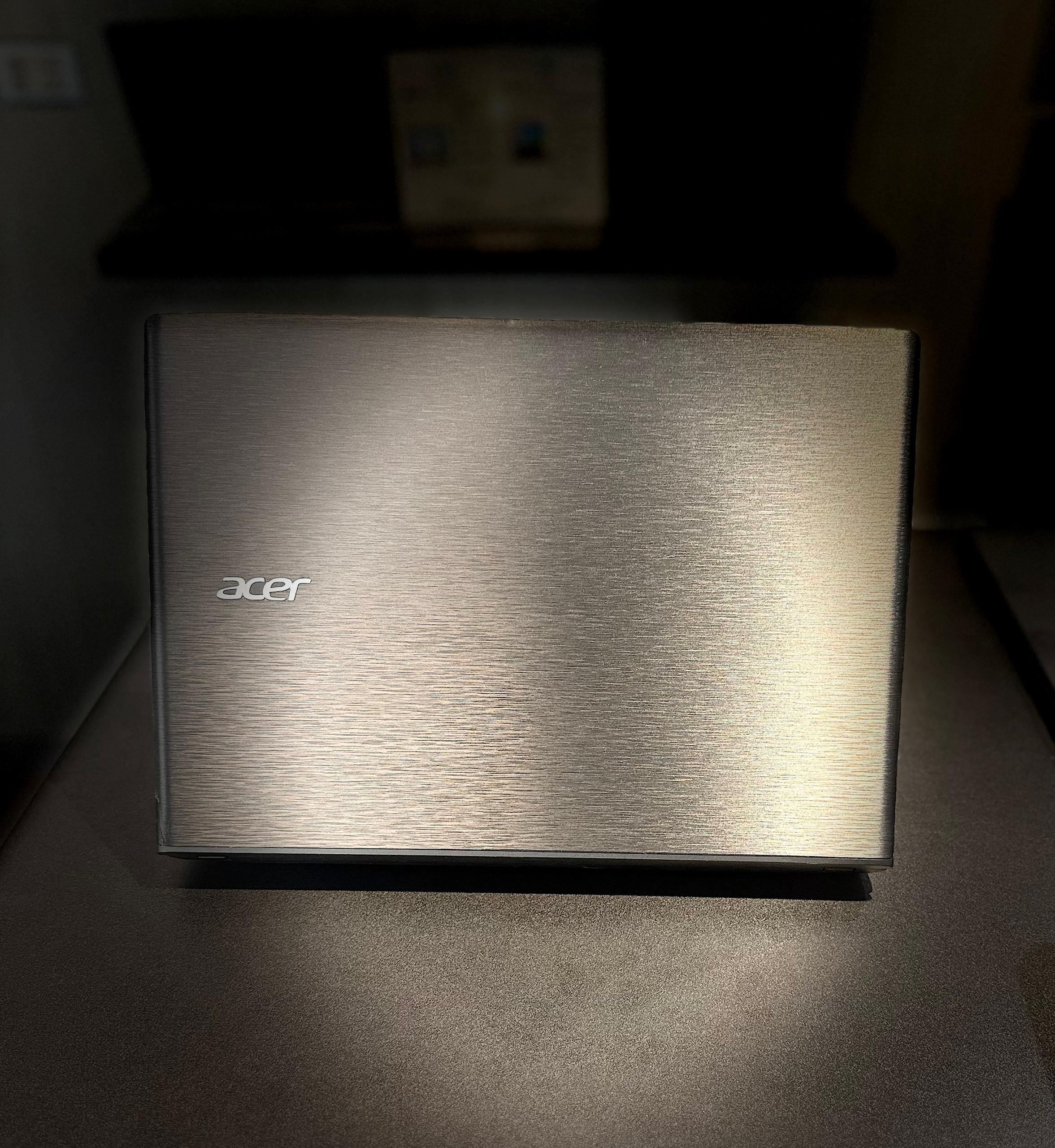 5875 Acer Travelmate p249-m - الصورة 1