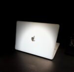 ⁦MACBOOK PRO 2019⁩ - الصورة ⁦2⁩