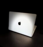 ⁦MACBOOK PRO 2019⁩ - الصورة ⁦4⁩